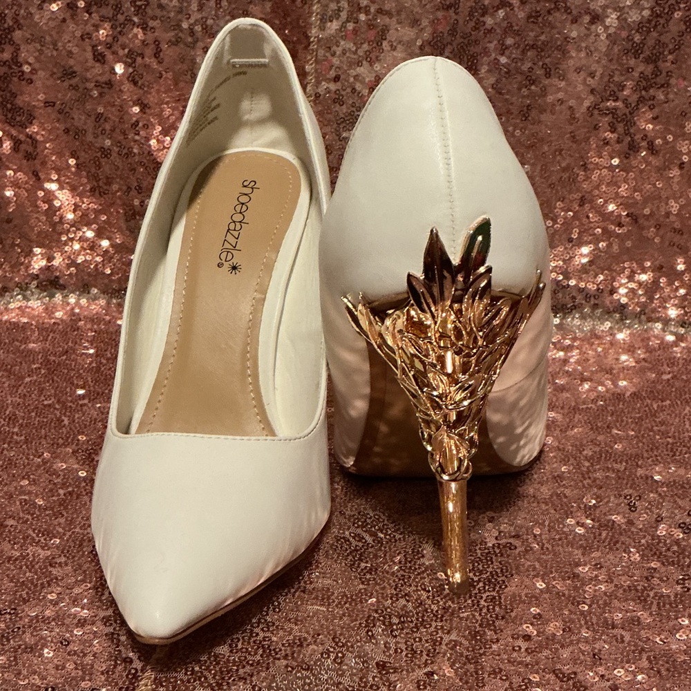 Shoe Dazzle Elegant White Heels with Gold Accent